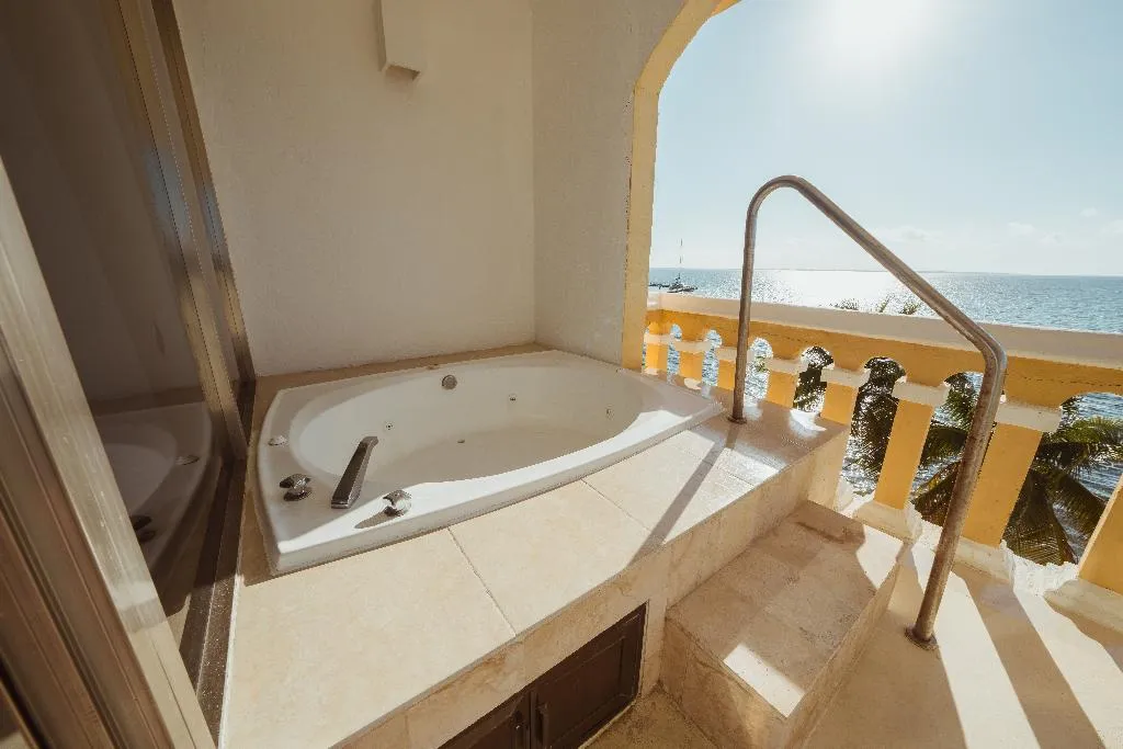 JUNIOR SUITE KING BED WITH JACUZZI Room, All Ritmo Cancun Resort & Water Park, Cancun Area