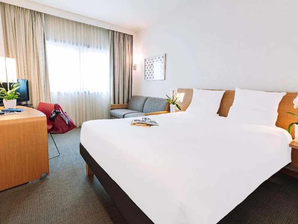 DOUBLE SUPERIOR WITH DOUBLE BED Room, Novotel Venezia Mestre Castellana, Venice