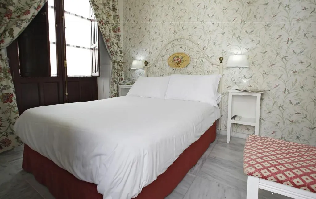 Room, Puerta de Sevilla, Seville
