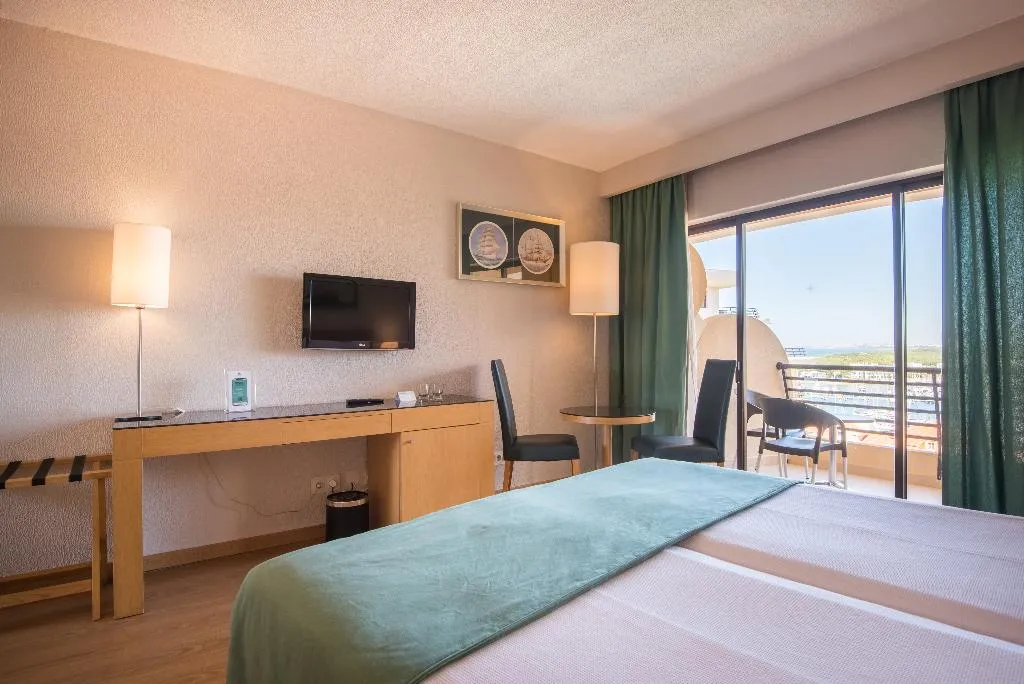 Double or Twin SEA VIEW Room, Vila Gale Marina, Algarve