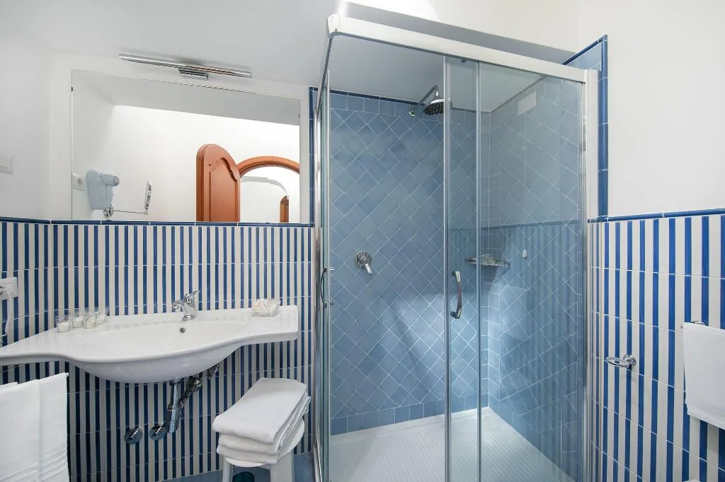 Room, Pupetto, Naples