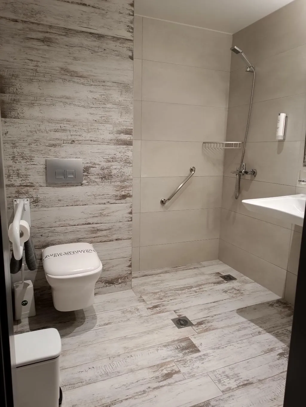 TRIPLE STANDARD Room, Elizabeth Queen Luxury Rooms, Thessaloniki