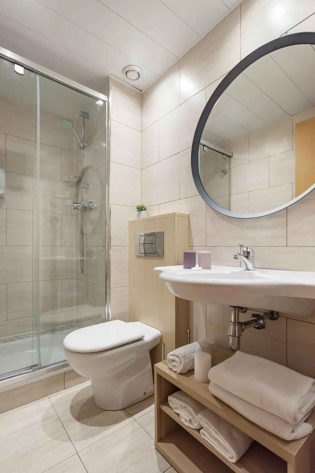 Room, Royal Marina Gardens, Barcelona