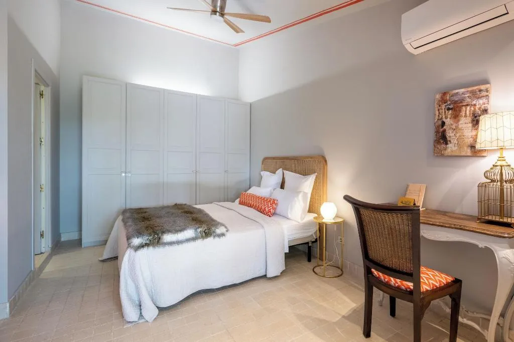 Room, Aal Cachucho, Madrid