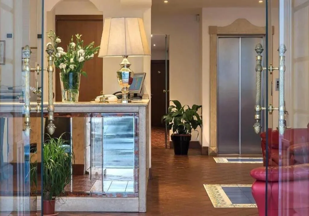 Lobby, Hotel Caracciolo, Naples