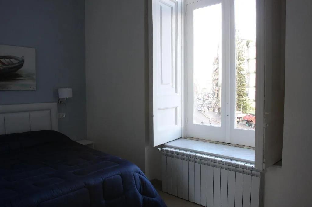 Room, Base Napoli B&B, Naples