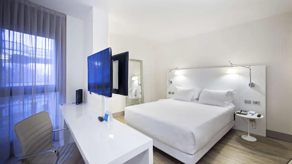 JUNIOR SUITE STANDARD Room, NH Milano Congress Centre, Milan