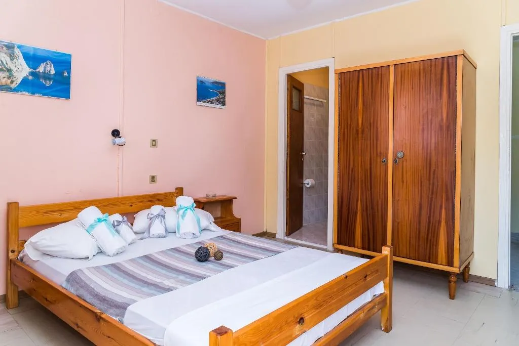 Room, Roussa's Studios and Apartments, Zante