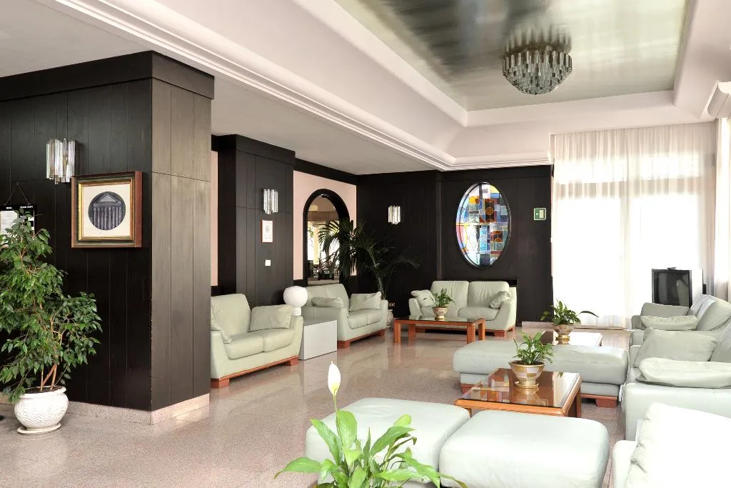 Lobby, Pietra Di Luna, Naples
