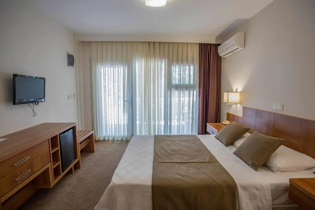 Room, Melis, Izmir