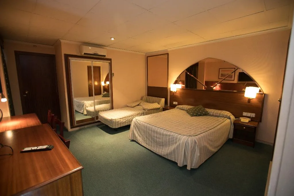 TRIPLE ONE BEDROOM ONE BATHROOM Room, Hotel Odón, Costa Blanca