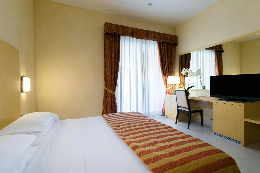 DOUBLE WITH VIEWS Room, Hotel Continental Wellness & Spa, Milan