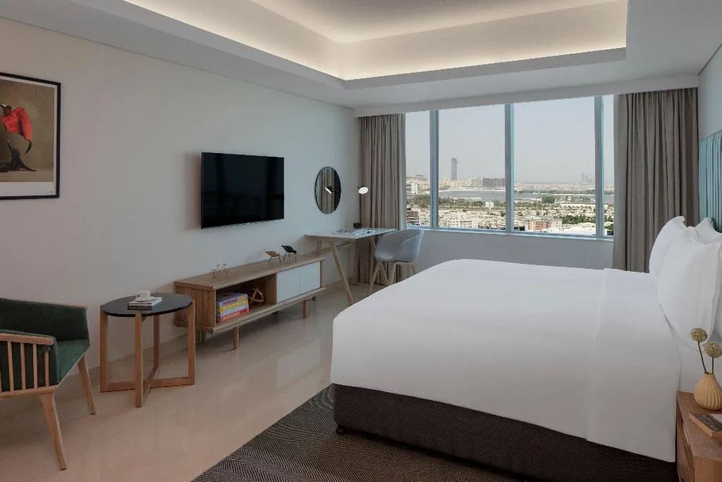 SUITE SEA VIEW KING BED Room, Staybridge Suites Dubai Internet City, Dubai