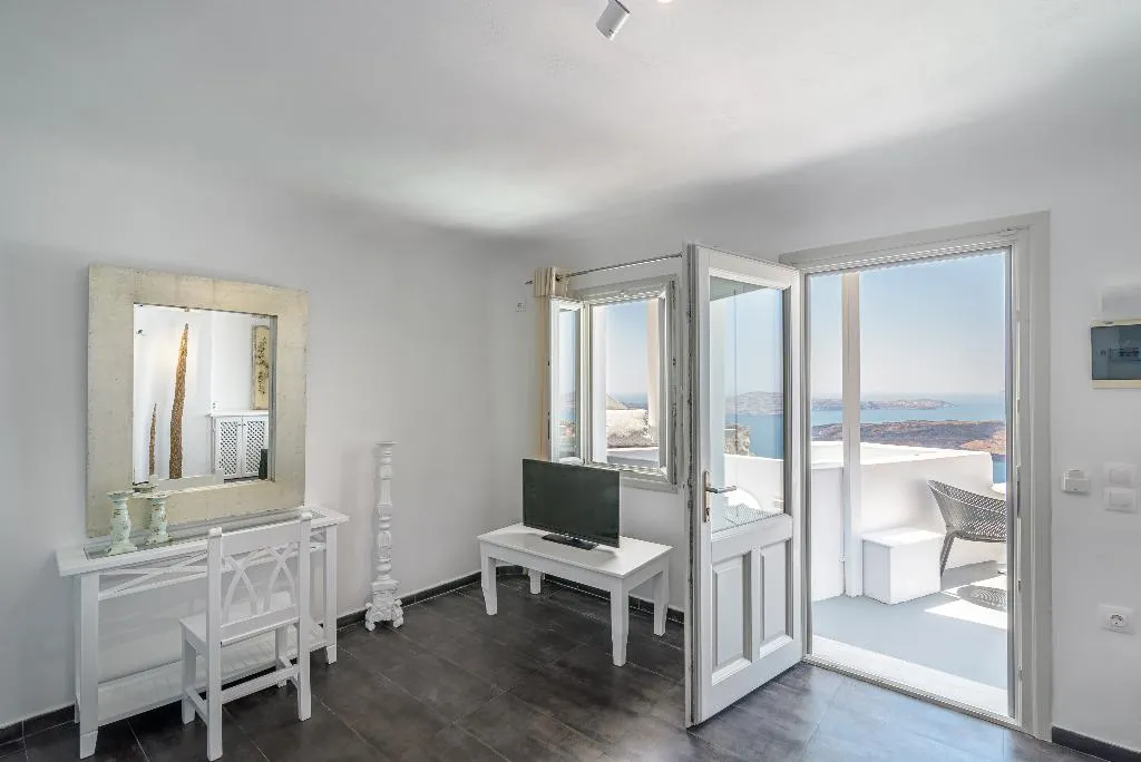 SUITE HONEYMOON Room, Avianto Luxury Suites, Santorini