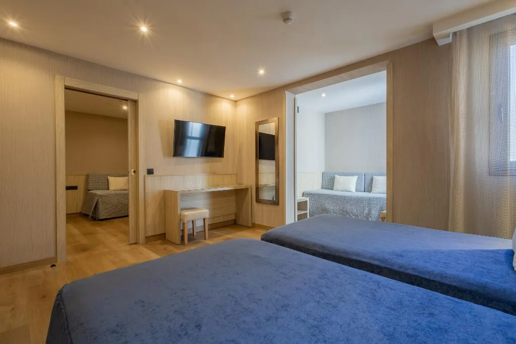 QUADRUPLE STANDARD Room, Rialto, Barcelona