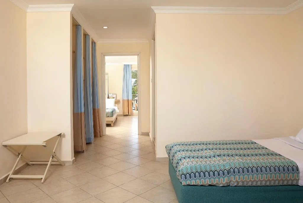 FAMILY ROOM LAND VIEW Room, Club Resort Atlantis Izmir/Sigacik, Izmir