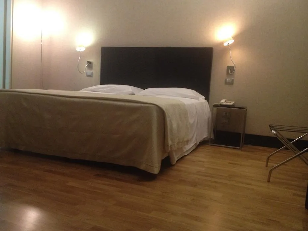 Room, MH Design, Naples