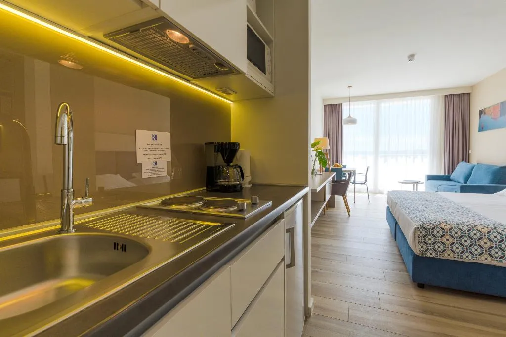 STUDIO SEA VIEW Room, Romana Beach Apartments, Split