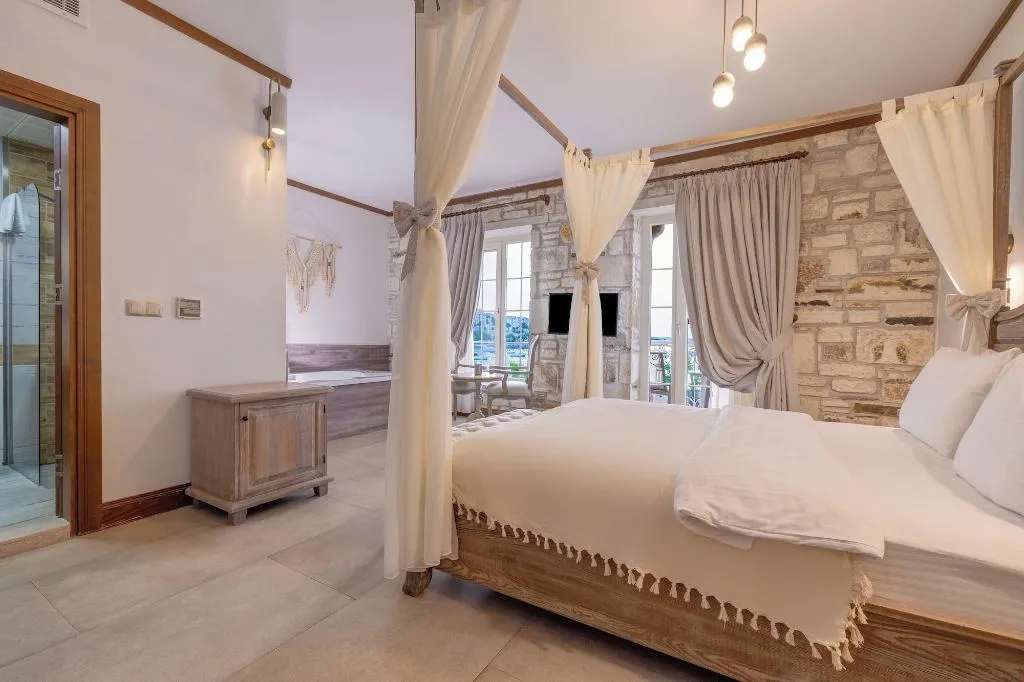 Room, Navali̇a Otel, Izmir