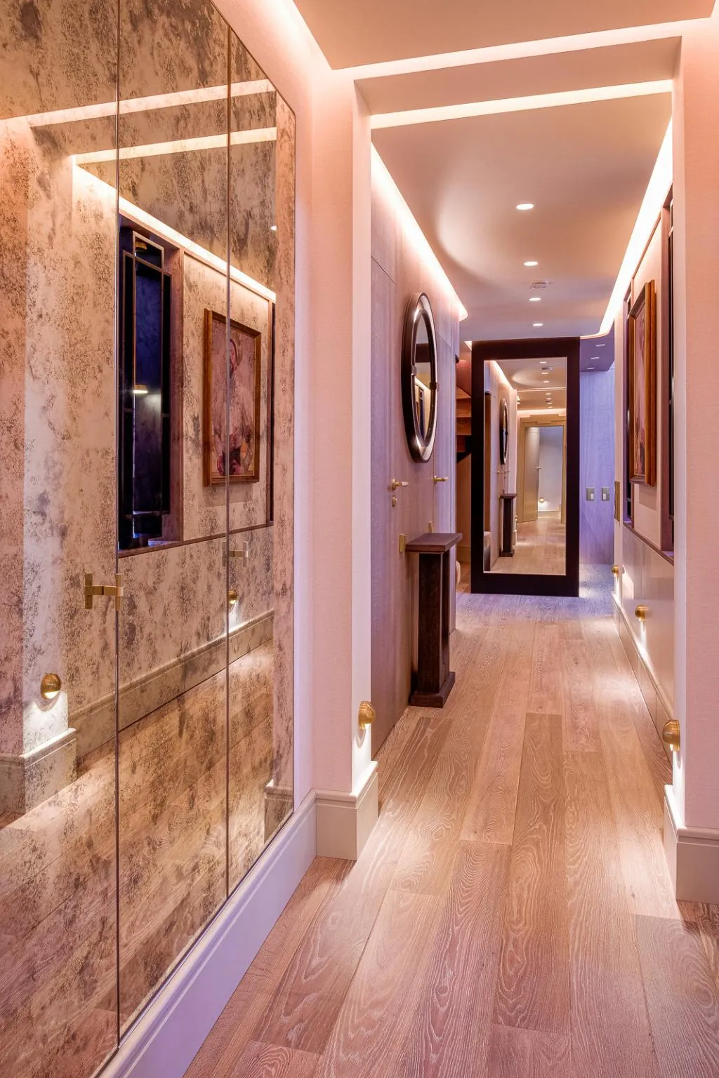 APARTMENT FOUR BEDROOMS TWO BATHROOMS Room, Art Boutique ApartHotel, Krakow