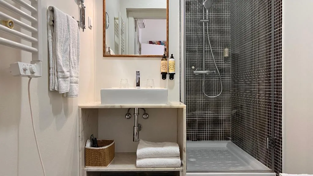 Double or Twin ONE BEDROOM ONE BATHROOM Room, Tesouro Da Baixa By Shiadu, Lisbon