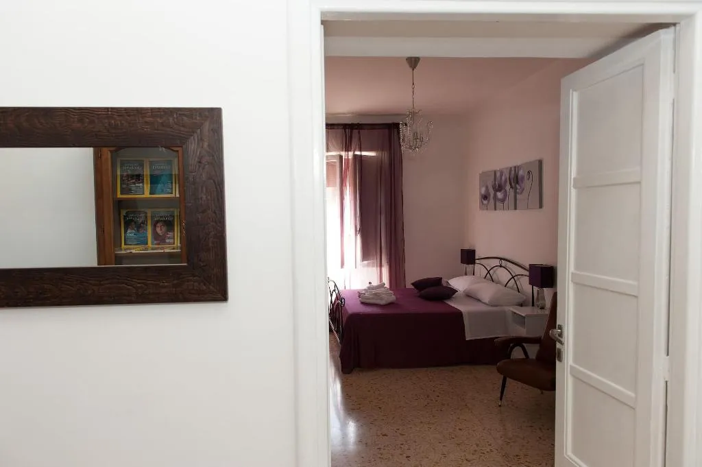 Room, Casa Via Cesena, Naples
