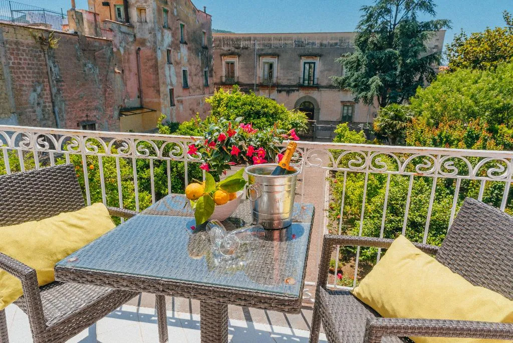 DOUBLE SUPERIOR GARDEN VIEW Room, Relais Francesca, Naples