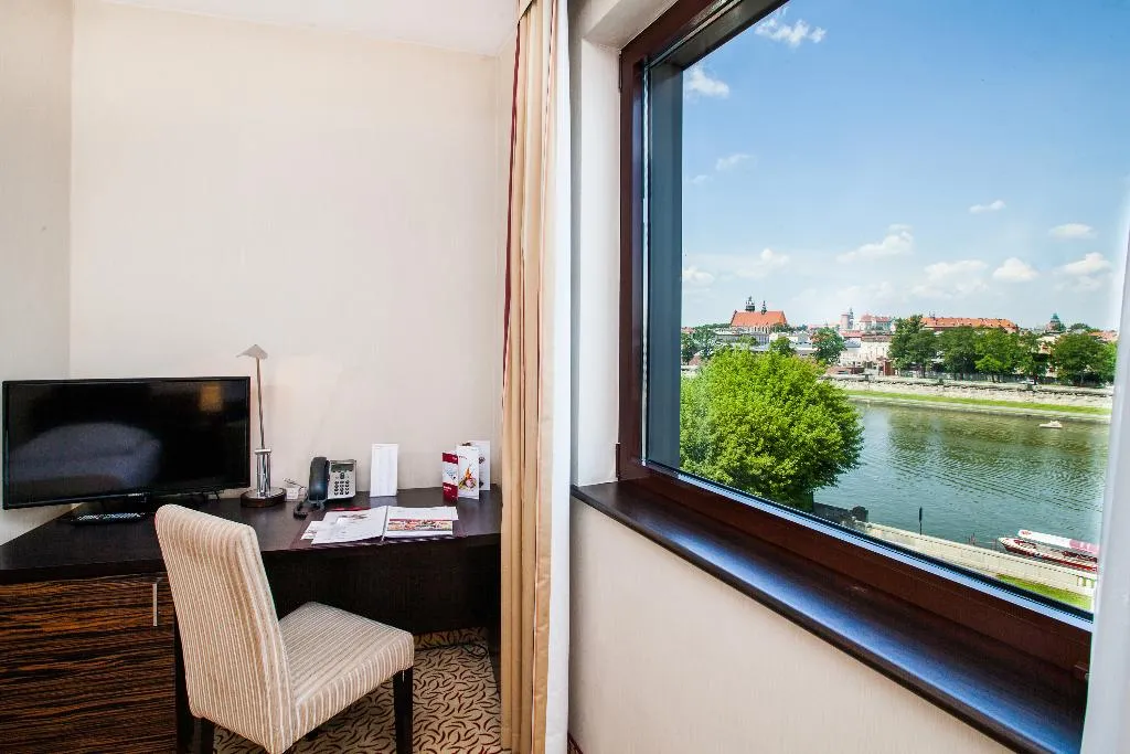 DOUBLE RIVER VIEW Room, Qubus Hotel Krakow, Krakow