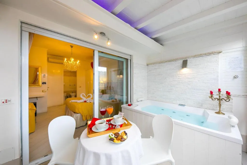 Room, Suites Roma Tiburtina, Rome
