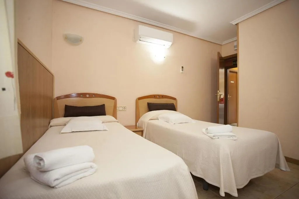 Room, Hostal Los Rosales, Madrid