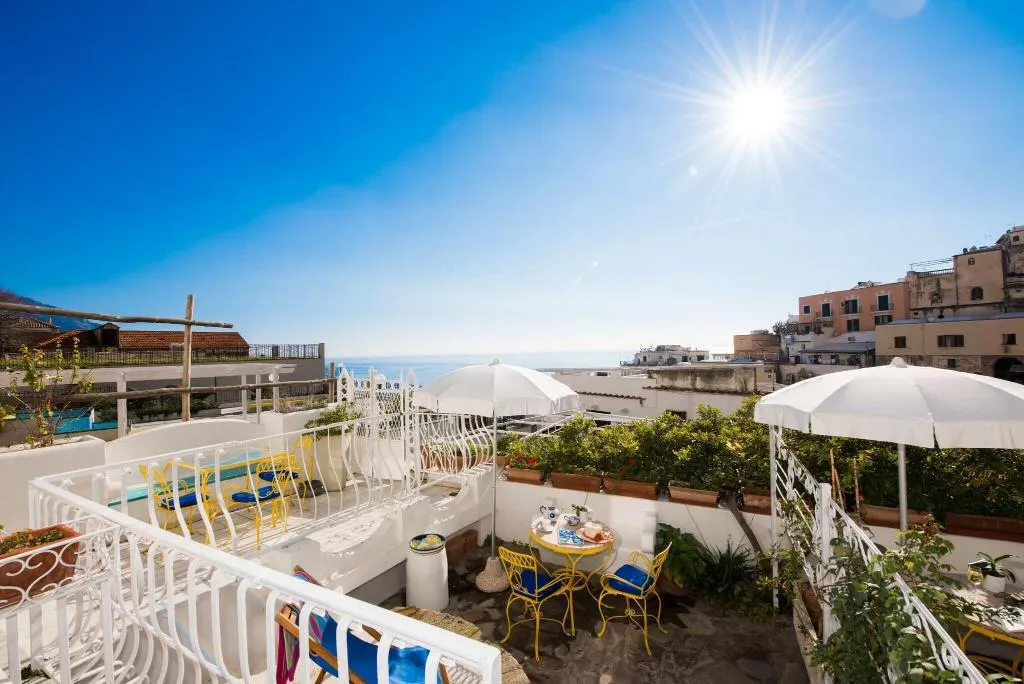 Terrace, Hotel Villa Delle Palme, Naples