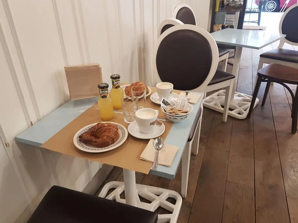 Restaurant, Break BCN - Hostal & Coffeebar, Barcelona