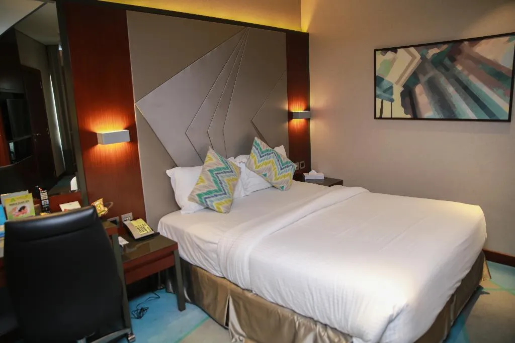 Room, Versailles By Raviz Hotel, Dubai
