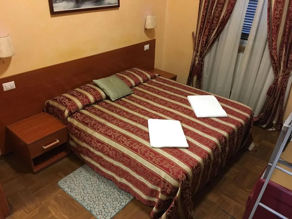 Room, Lam Guest House, Naples
