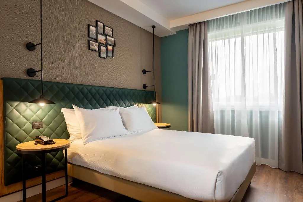 DOUBLE KING SIZE BED Room, Hilton Garden Inn Milan Malpensa, Milan