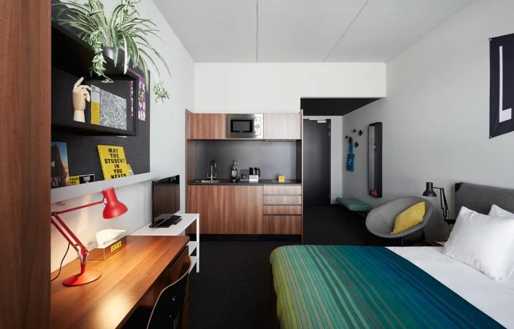 STUDIO DELUXE Room, The Social Hub Amsterdam City, Amsterdam