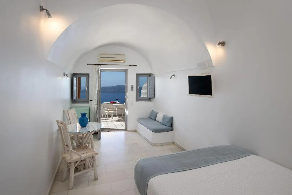 Room, Iliovasilema Hotel & Suites, Santorini
