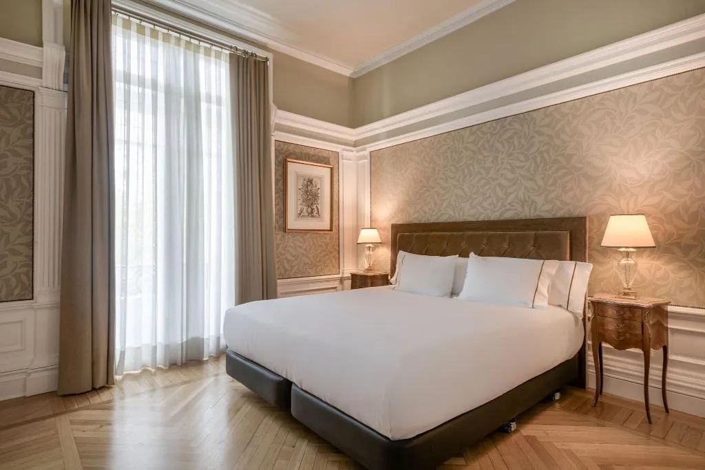 DOUBLE PREMIUM KING BED Room, AC Hotel Palacio del Retiro Autograph Collection, Madrid