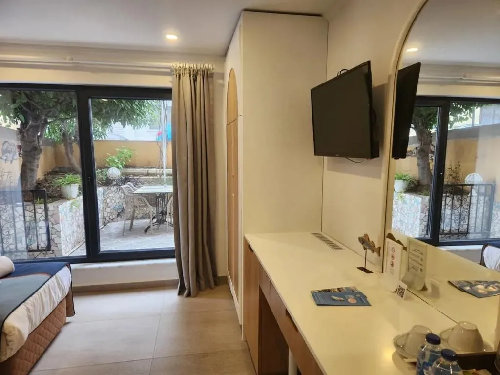Room THREE BEDS Room, ParkHotel Rooms & Apart, Antalya