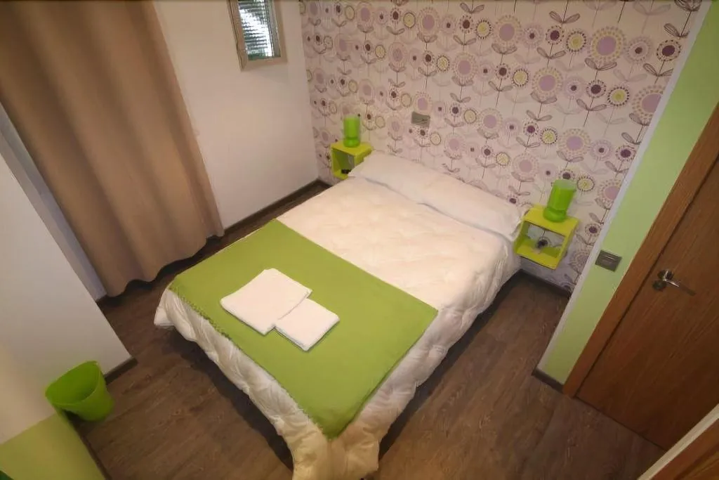 Room, Hostal Abril, Madrid