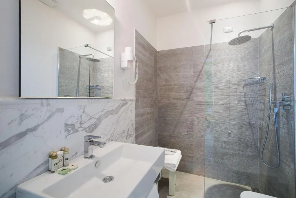 DOUBLE QUEEN SIZE BED Room, Boston, Florence