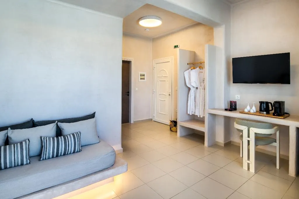 FAMILY ROOM SEA VIEW Room, Aelia Luxury Suites, Santorini