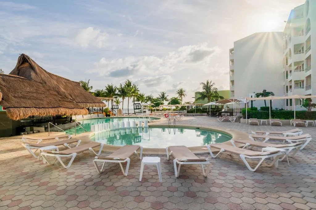 Pool, Aquamarina Beach, Cancun Area