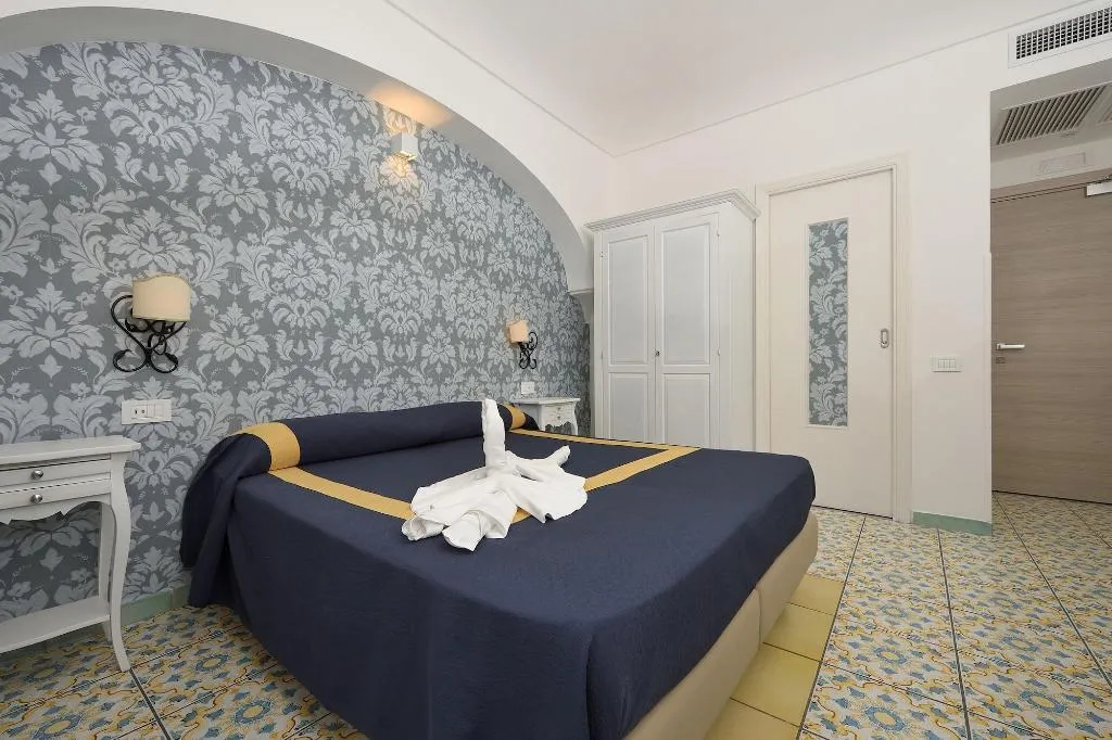 Room, Hotel Settebello, Naples