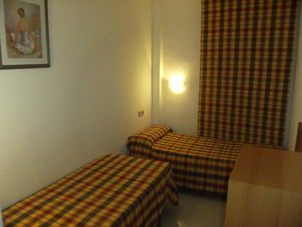 APARTMENT POOL VIEW TWO BEDROOMS Room, Illa Mar d'Or, Costa Brava