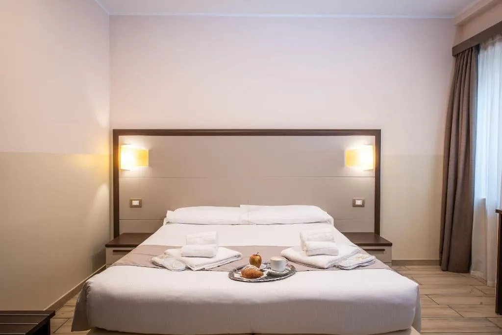 Room, Hotel Rosa, Milan