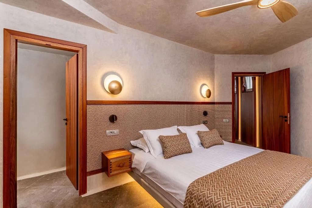 Room, Victoria Caves, Santorini