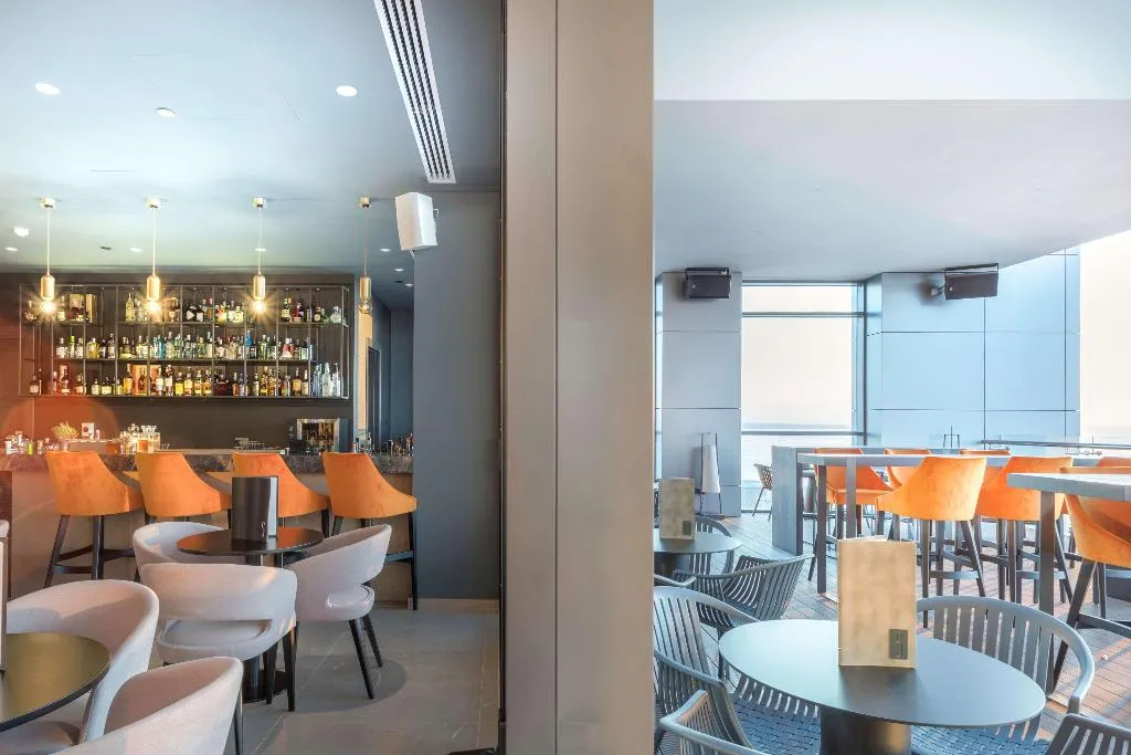Bar, Radisson Blu Hotel Larnaca, Cyprus