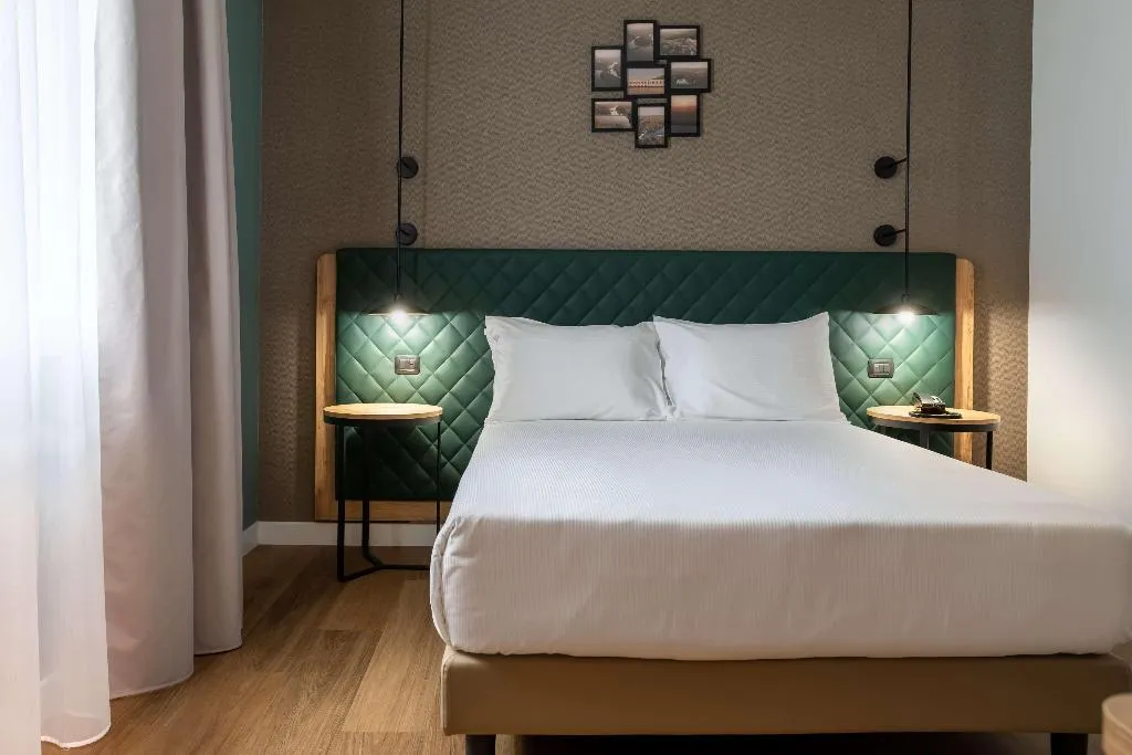 DOUBLE KING SIZE BED Room, Hilton Garden Inn Milan Malpensa, Milan