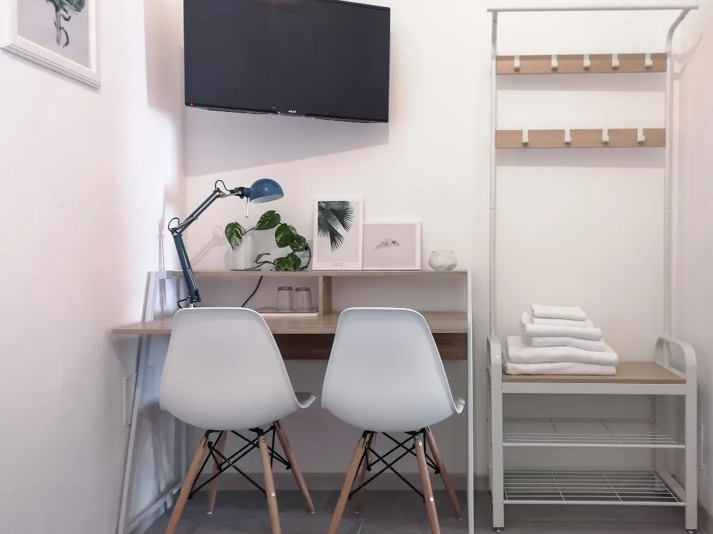 DOUBLE ONE BEDROOM WITH AIR CONDITIONING Room, BandB Civico 13, Naples